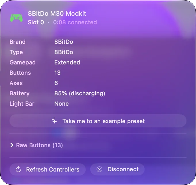 Das Popover für den 8BitDo M30 oben in der Seitenleiste von InputConfig mit Marke, Typ, Tasten, Achsen und Akku, dazu Refresh Controllers und Disconnect.