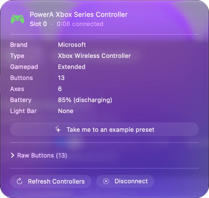 Vyskakovací okno pro PowerA Xbox Series Controller nahoře v postranním panelu InputConfig, které uvádí značku, typ, tlačítka, osy a baterii, s tlačítky Refresh Controllers a Disconnect.