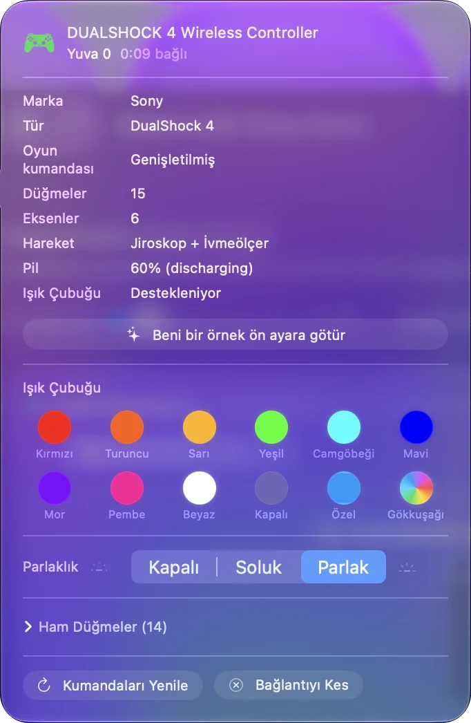 InputConfig’in bir DualShock 4 için kumanda açılır penceresi, pil seviyesi ve ışık çubuğu rengiyle.